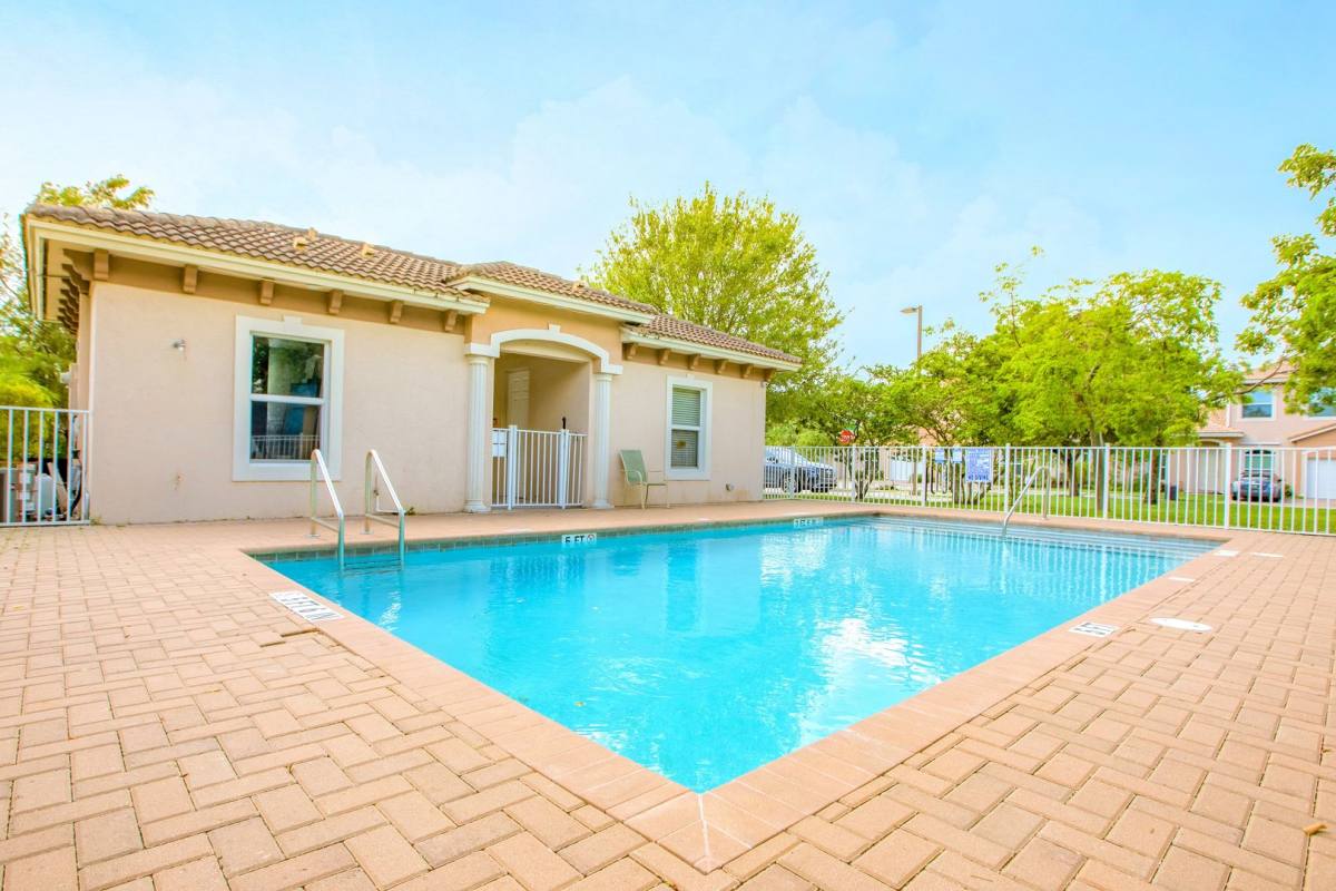 Apartment for rent at 4616 Villas Santorini Dr, Lake Worth, FL 33461