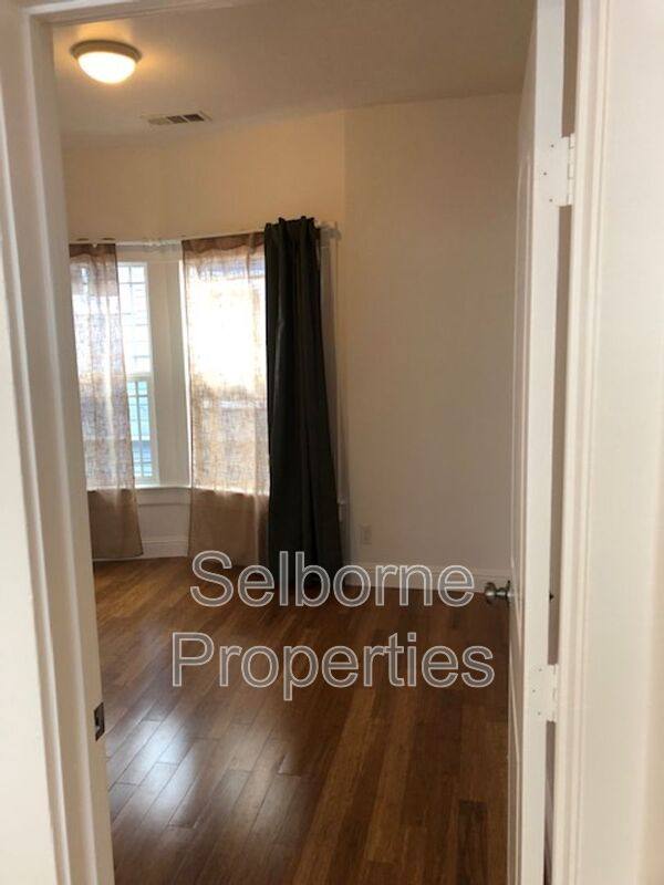 Apartment for rent at 939 International Blvd, Oakland, CA 94606