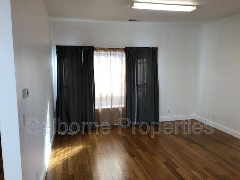 Apartment for rent at 939 International Blvd, Oakland, CA 94606