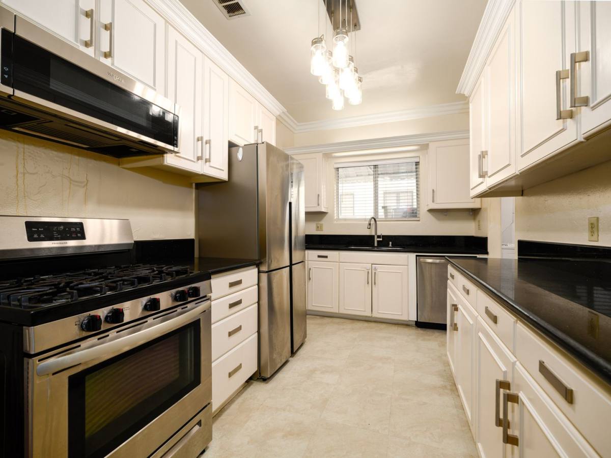 Apartment for rent at 152 N Arnaz Dr, Beverly Hills, CA 90211