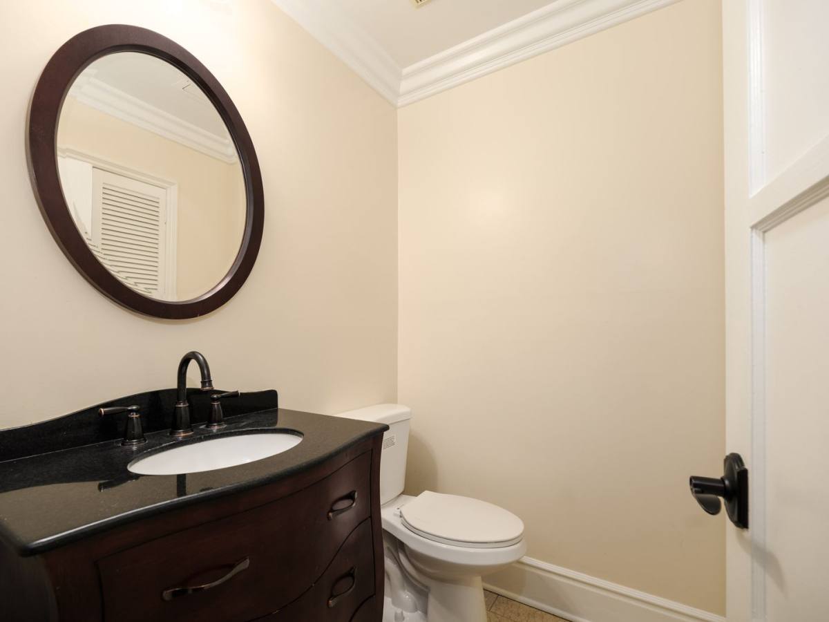Apartment for rent at 152 N Arnaz Dr, Beverly Hills, CA 90211
