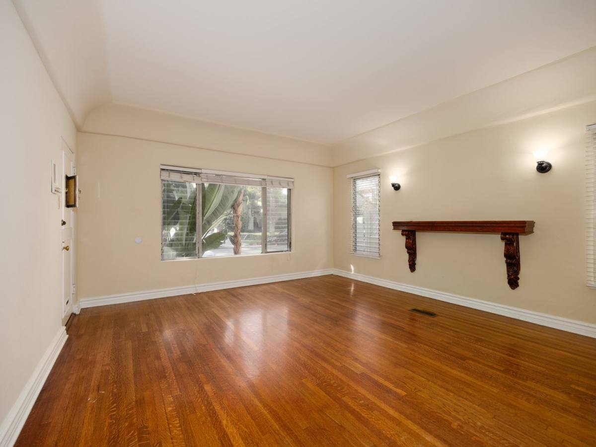 Apartment for rent at 152 N Arnaz Dr, Beverly Hills, CA 90211
