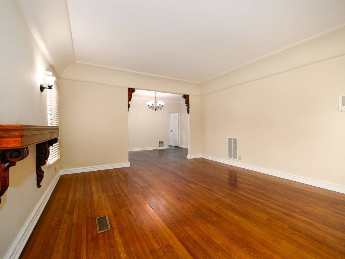 Apartment for rent at 152 N Arnaz Dr, Beverly Hills, CA 90211
