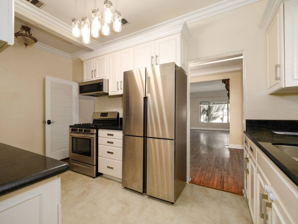 Apartment for rent at 152 N Arnaz Dr, Beverly Hills, CA 90211
