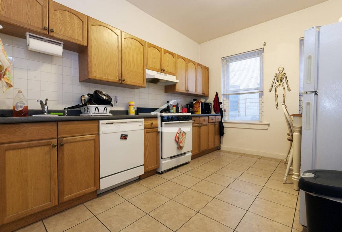 House for rent at 36 Brighton Ave #2B, Allston, MA 02134