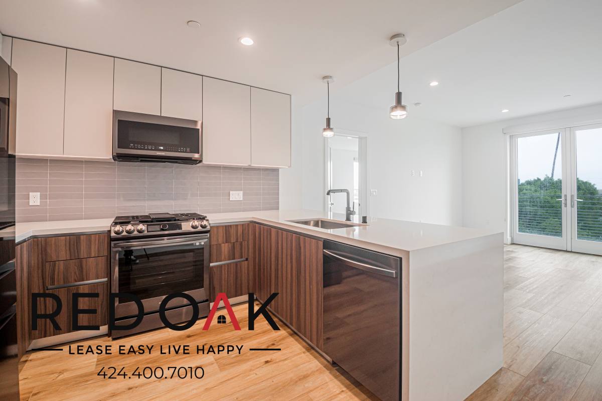 Condo for rent at 5801 Camerford Ave #PH2, Los Angeles, CA 90038