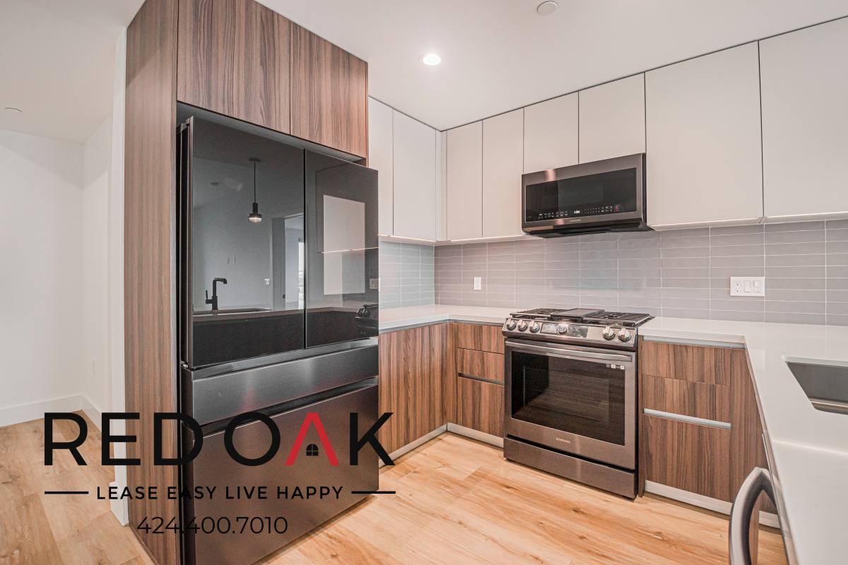 Condo for rent at 5801 Camerford Ave #PH2, Los Angeles, CA 90038