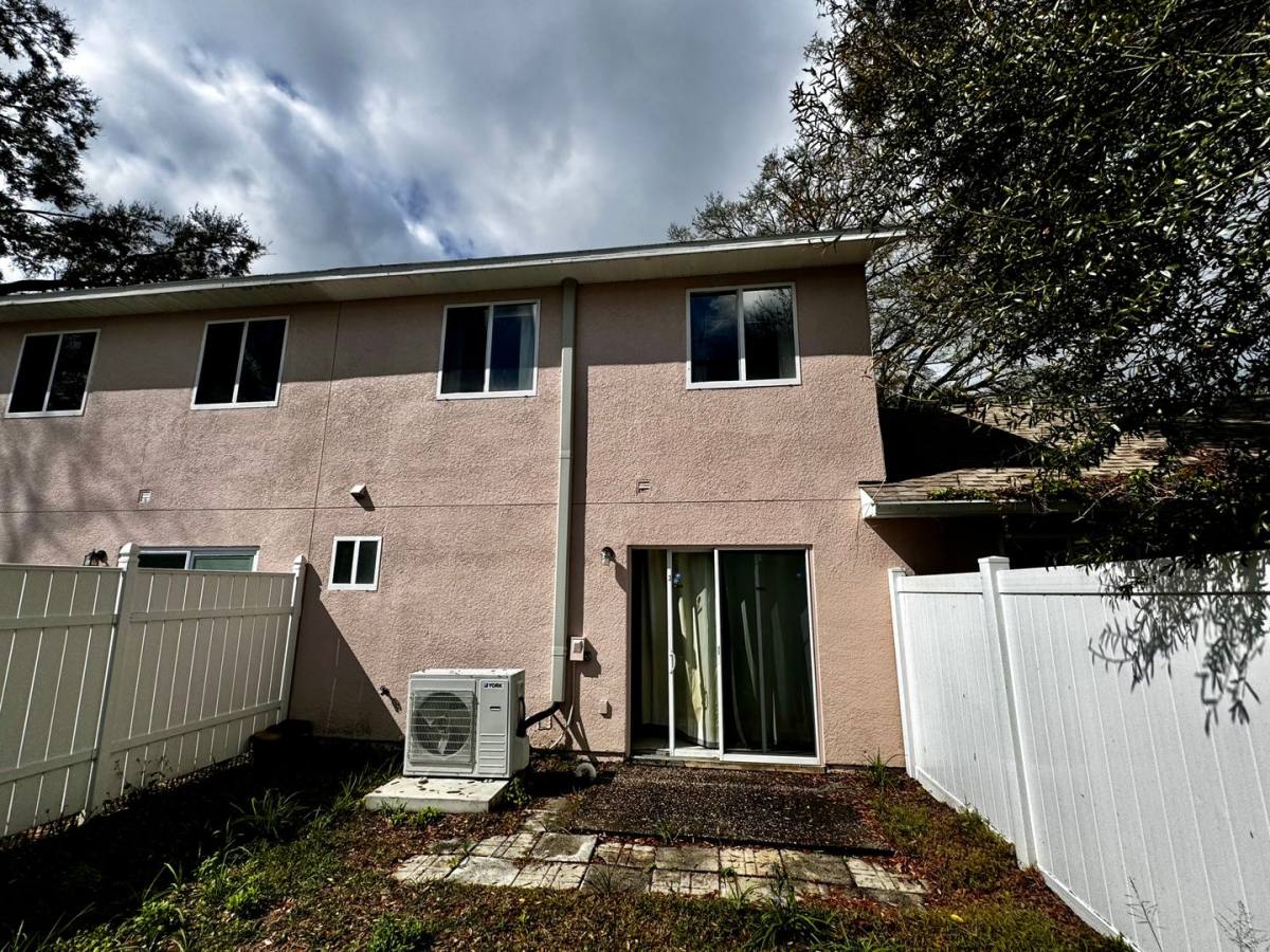 Townhouse for rent at 6741 Magnolia Pointe Circle, Orlando, FL 32810