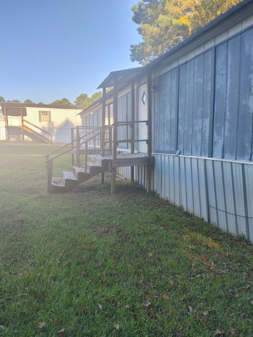 56 Cook Rd, Hazlehurst, GA 31539