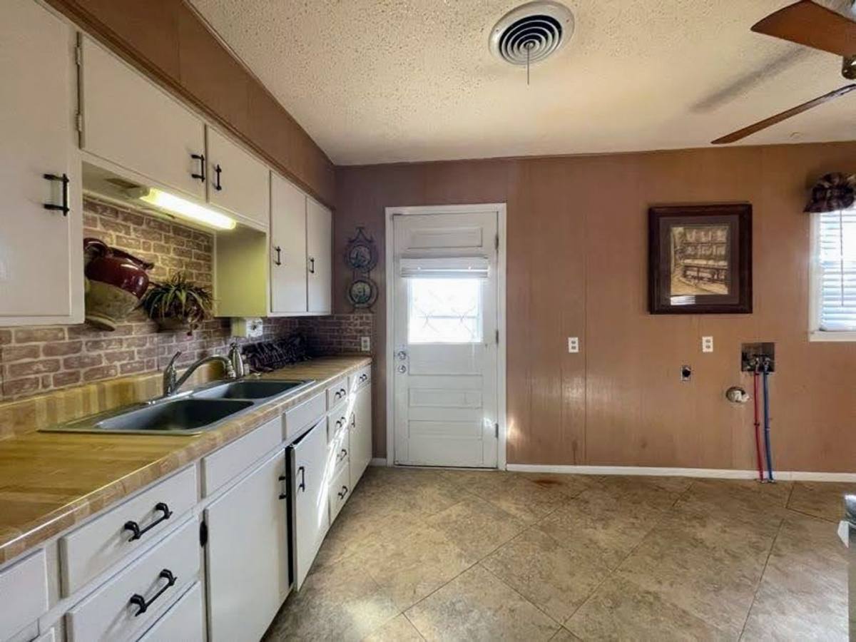 House for rent at 1105 S 12th St, Lamesa, TX 79331