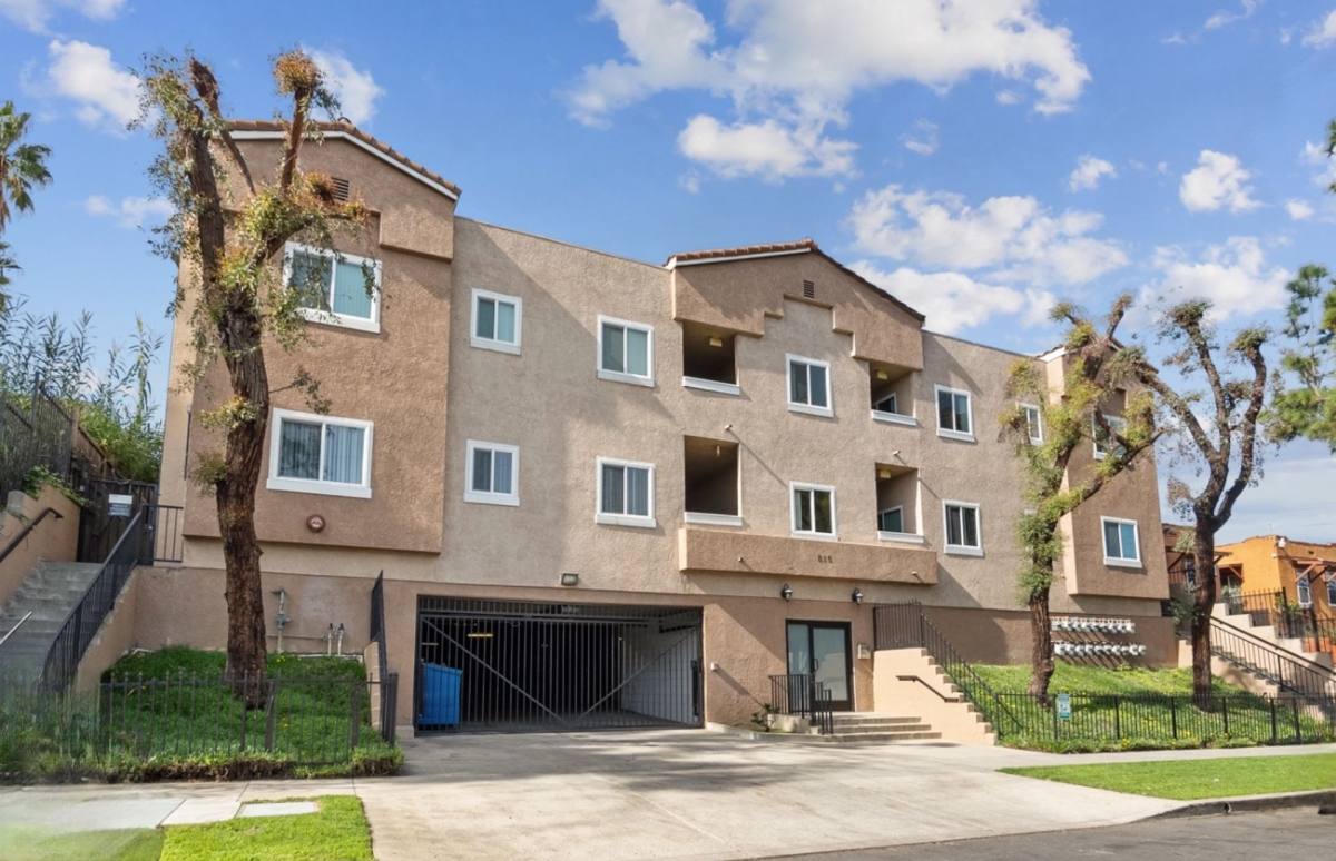 Apartment for rent at 615 N Juanita Ave, Los Angeles, CA 90004