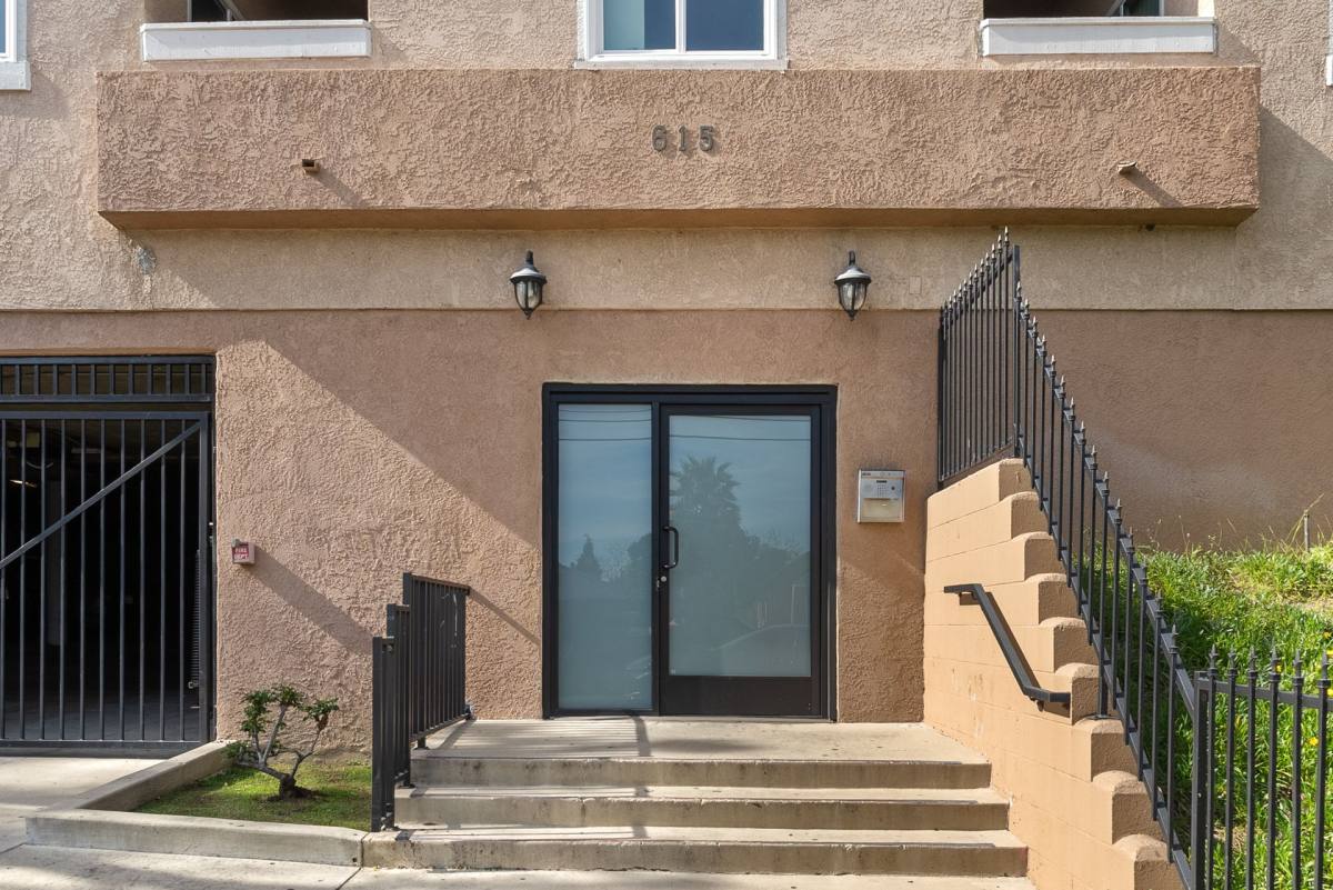 Apartment for rent at 615 N Juanita Ave, Los Angeles, CA 90004