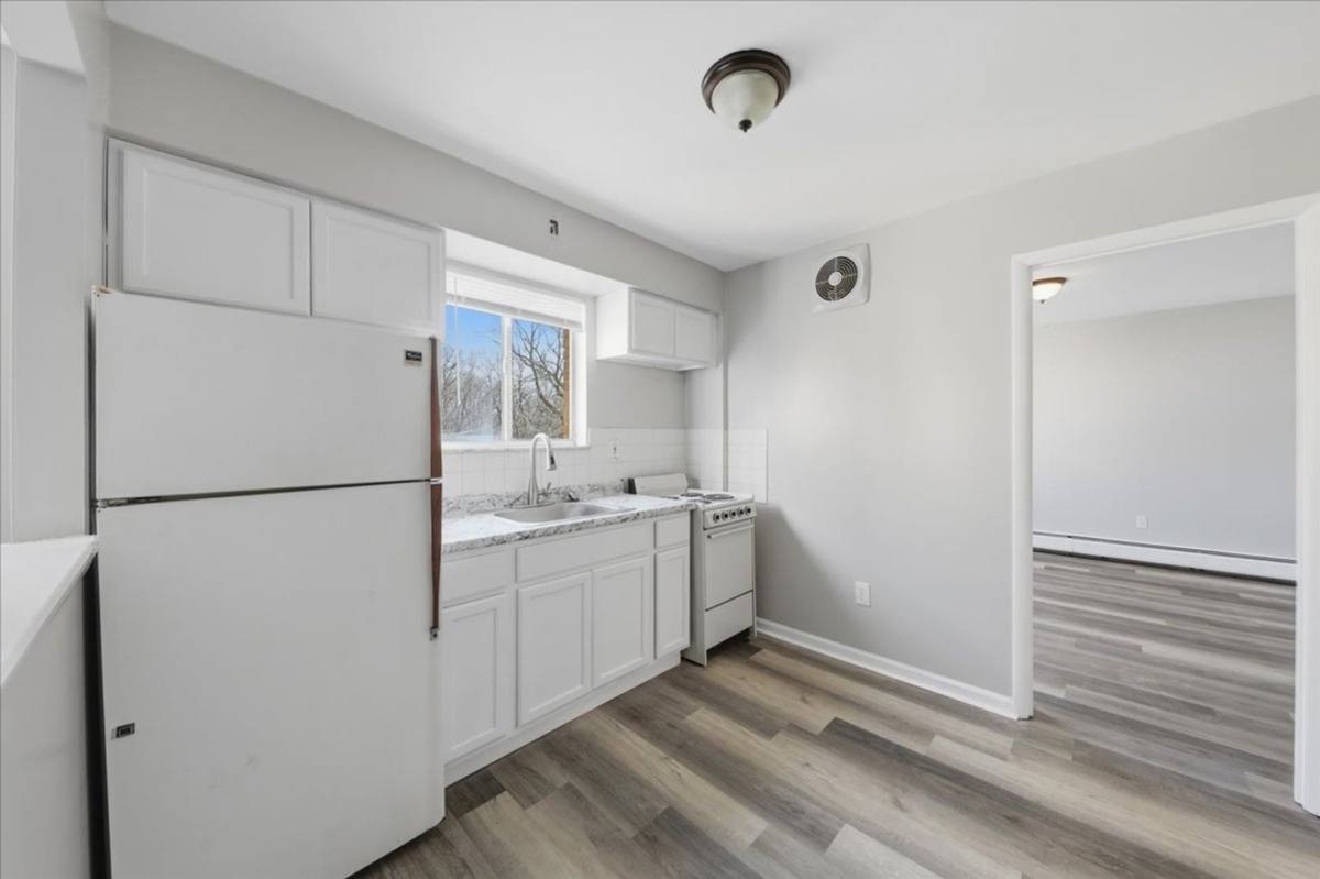 Apartment for rent at 4105 W 8th St, Cincinnati, OH 45205