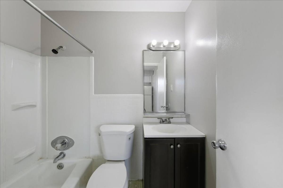 Apartment for rent at 4105 W 8th St, Cincinnati, OH 45205