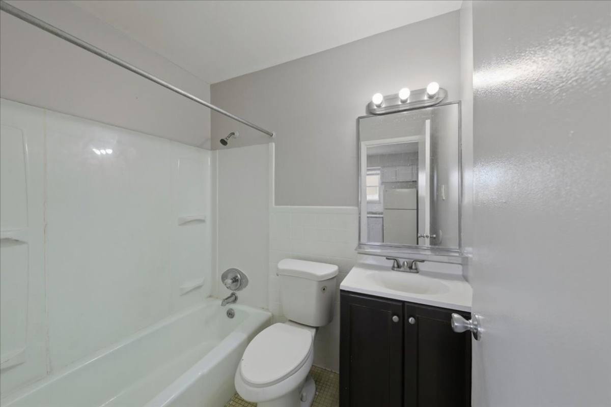 Apartment for rent at 4105 W 8th St, Cincinnati, OH 45205