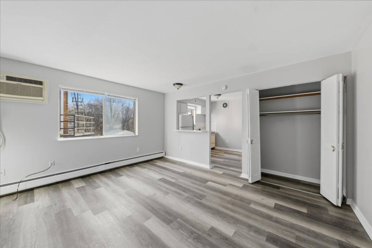 Apartment for rent at 4105 W 8th St, Cincinnati, OH 45205