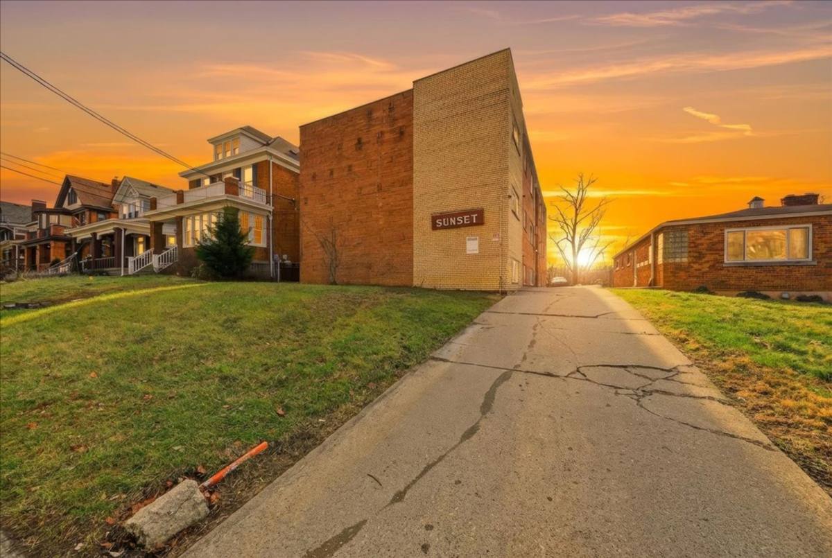 Apartment for rent at 4105 W 8th St, Cincinnati, OH 45205
