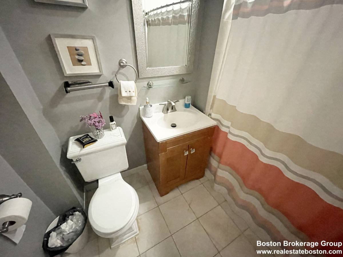 Apartment for rent at 9 Mount Pleasant Ave #3, Roxbury, MA 02119