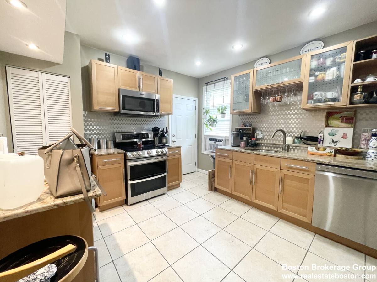 Apartment for rent at 9 Mount Pleasant Ave #3, Roxbury, MA 02119
