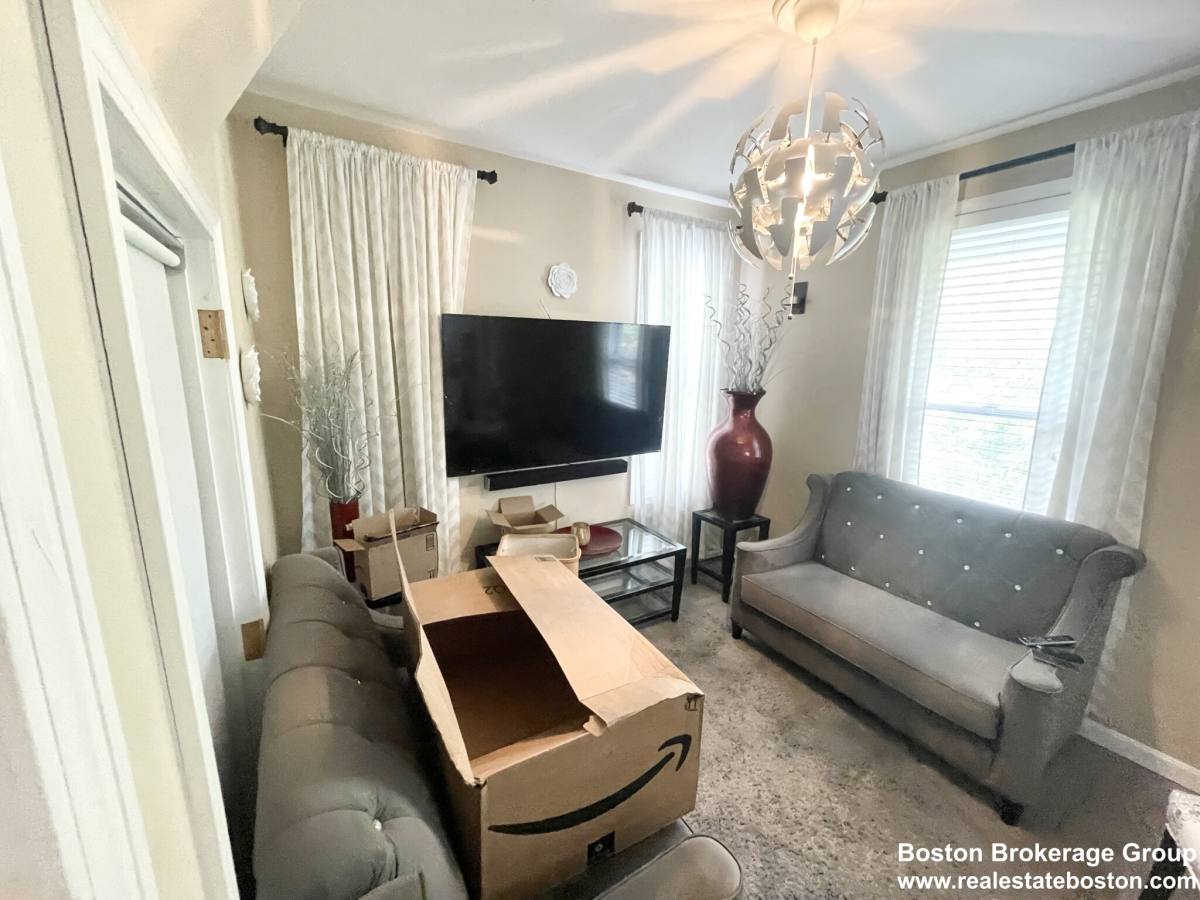 Apartment for rent at 9 Mount Pleasant Ave #3, Roxbury, MA 02119