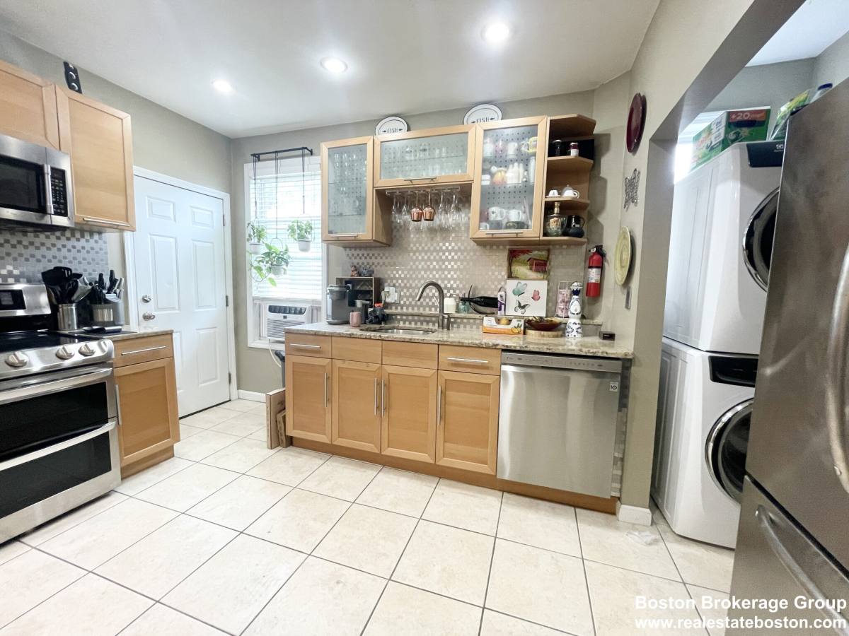 Apartment for rent at 9 Mount Pleasant Ave #3, Roxbury, MA 02119