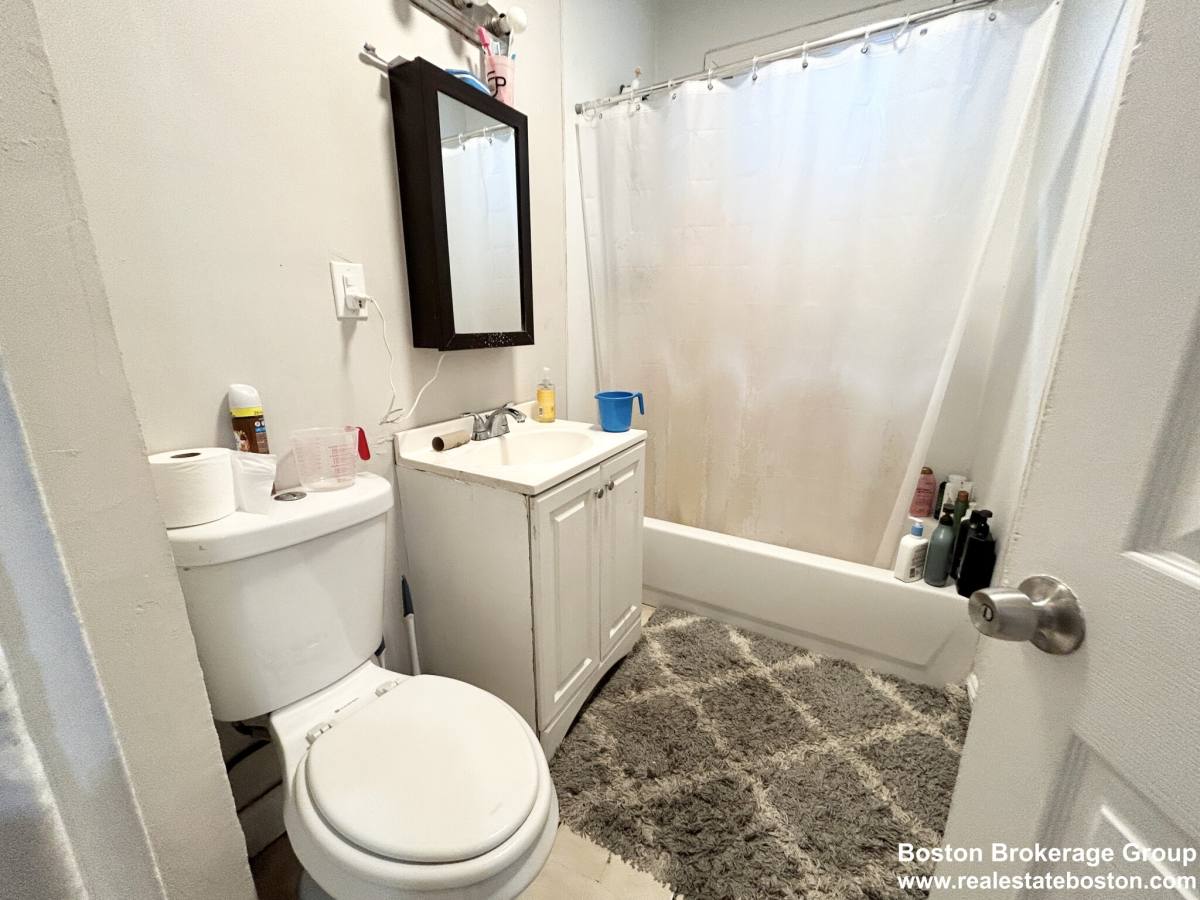 Apartment for rent at 9 Mount Pleasant Ave #2, Roxbury, MA 02119