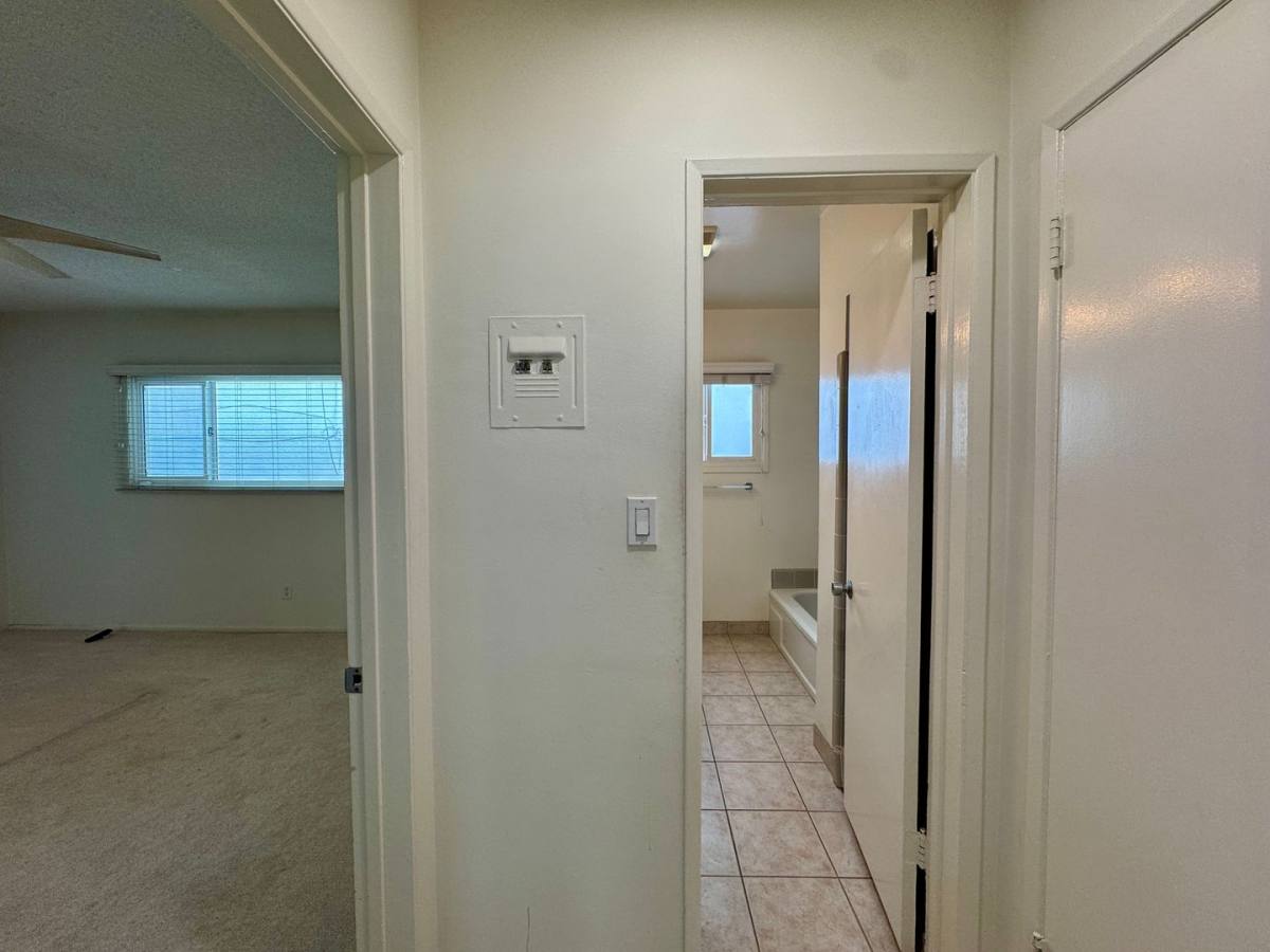 Apartment for rent at 122 N Croft Ave, Los Angeles, CA 90048