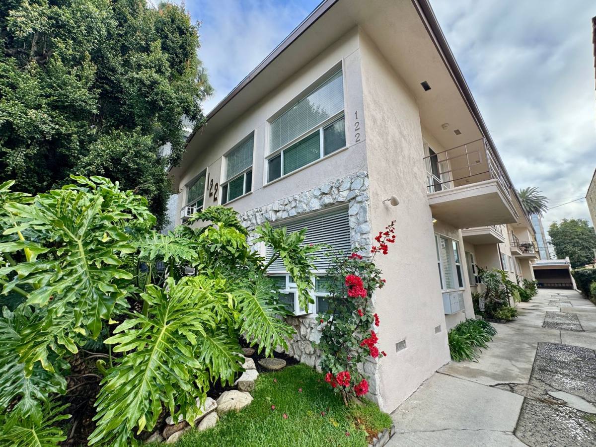 Apartment for rent at 122 N Croft Ave, Los Angeles, CA 90048