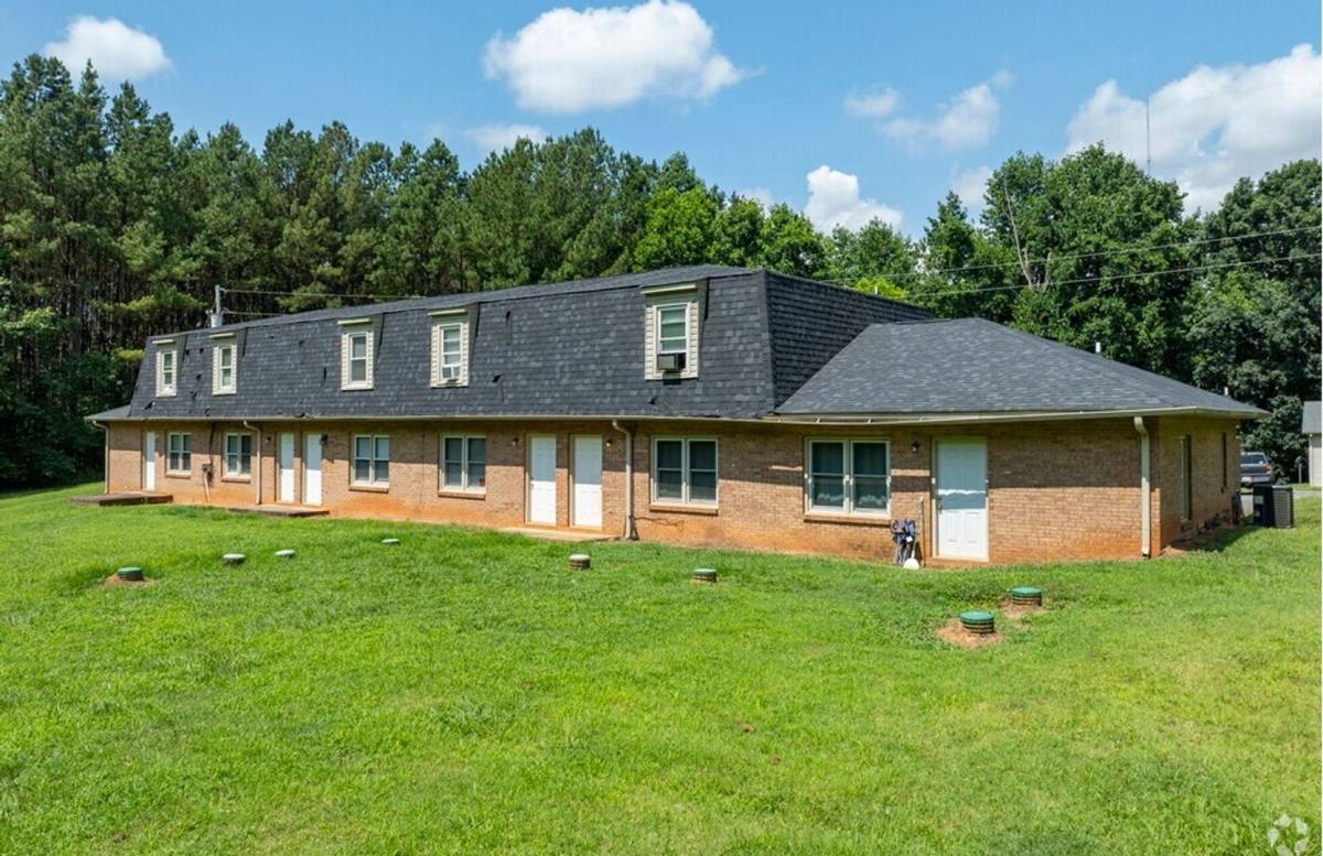 Townhouse for rent at 103 Mindy Lane, Dallas, NC 28034
