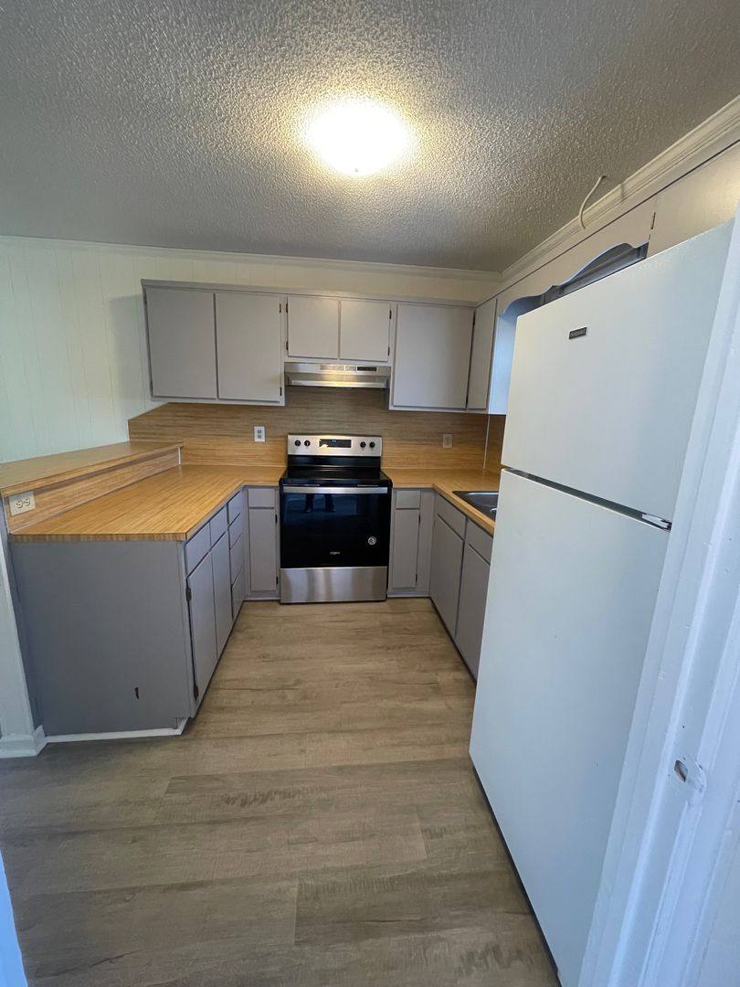 Townhouse for rent at 103 Mindy Lane, Dallas, NC 28034