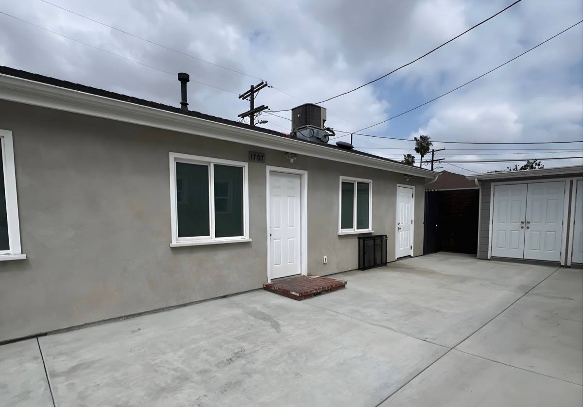 Apartment for rent at 6149 S Harvard Blvd, Los Angeles, CA 90047