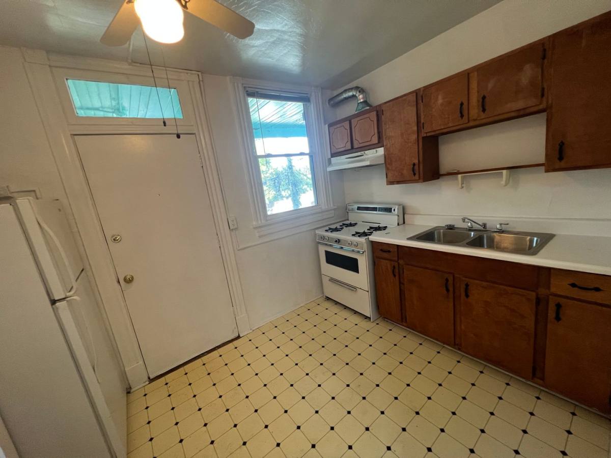 Apartment for rent at 8 N Auburn Ave, Richmond, VA 23221
