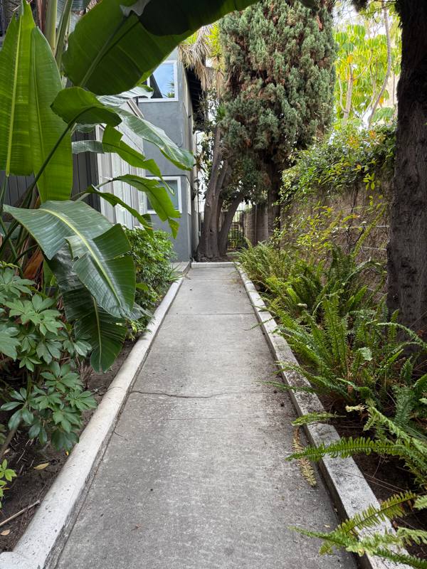 Apartment for rent at 811 Austin Ave #8, Inglewood, CA 90302