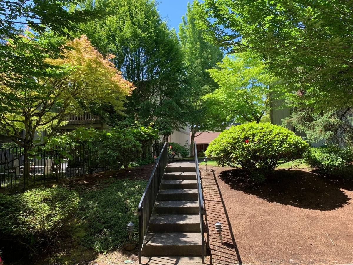 Apartment for rent at 11835 SW Ridgecrest Dr, Beaverton, OR 97008