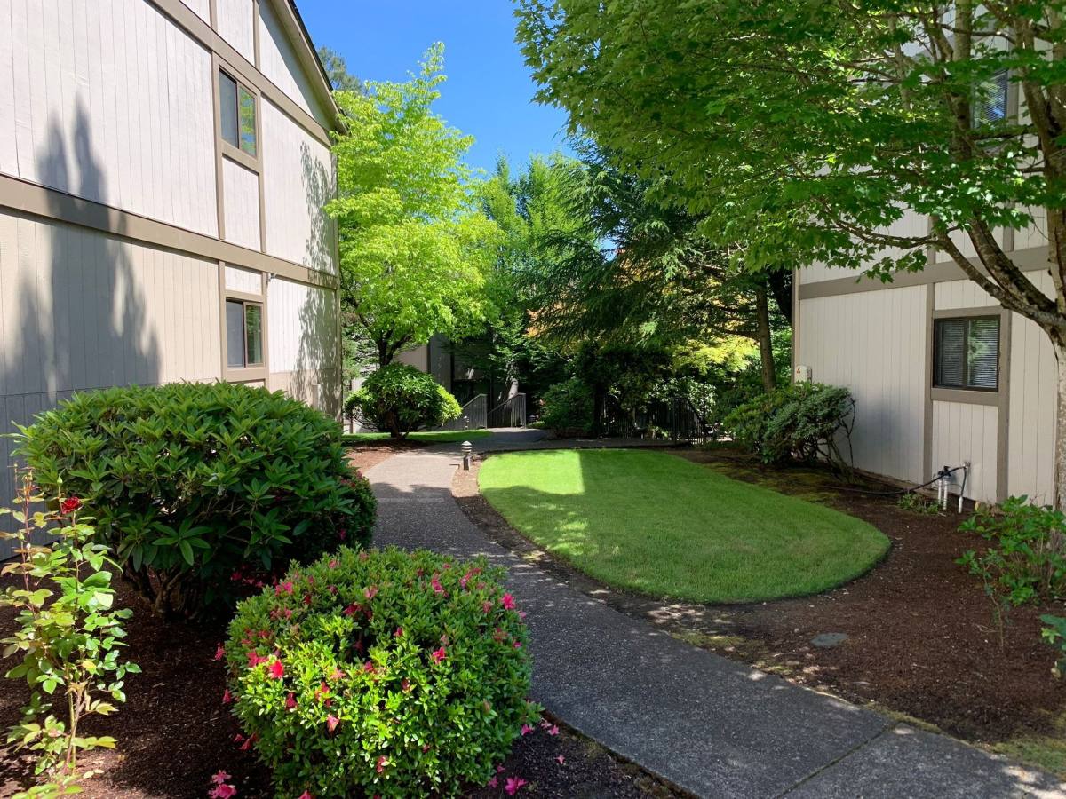 Apartment for rent at 11835 SW Ridgecrest Dr, Beaverton, OR 97008