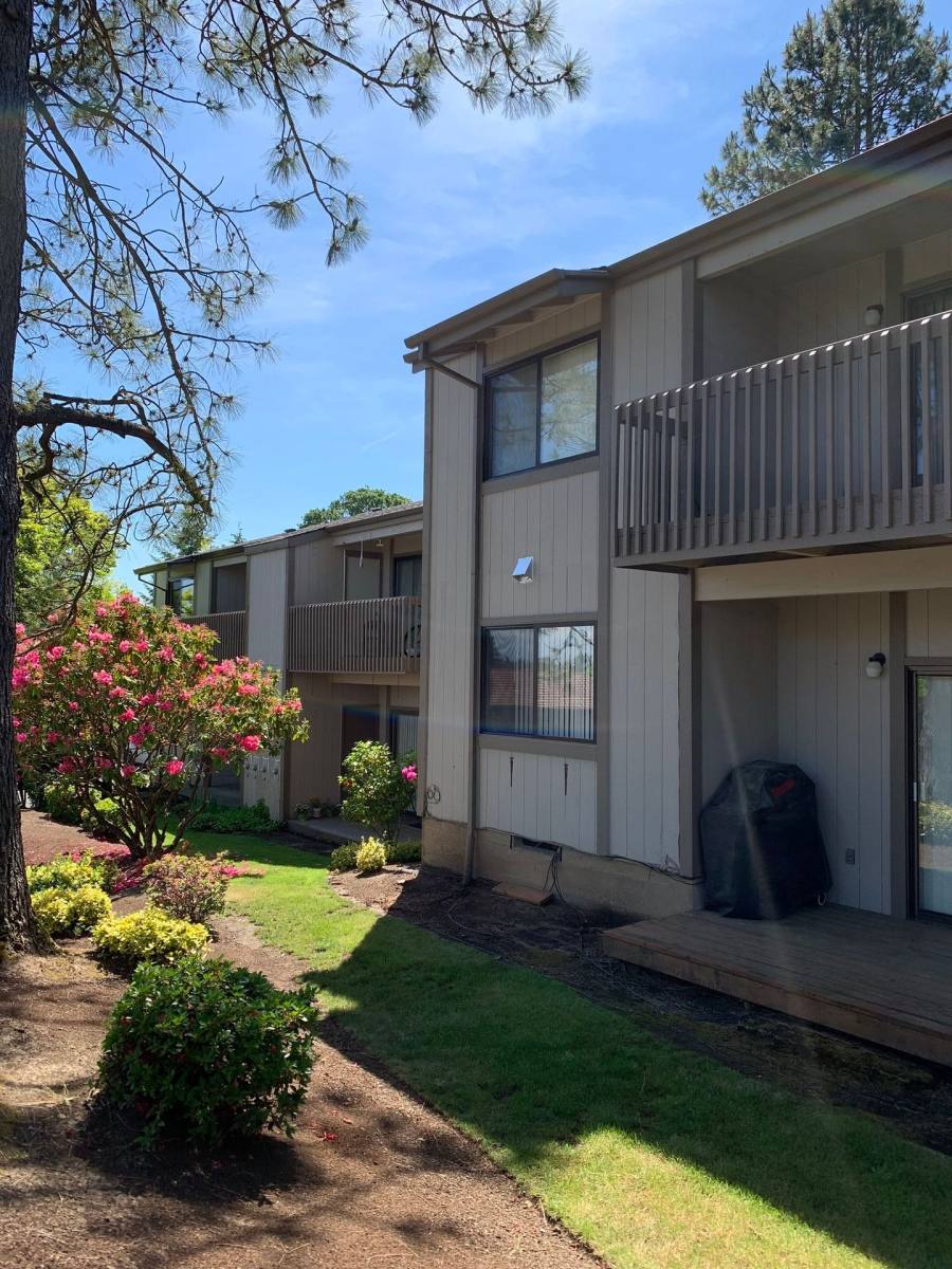 Apartment for rent at 11835 SW Ridgecrest Dr, Beaverton, OR 97008