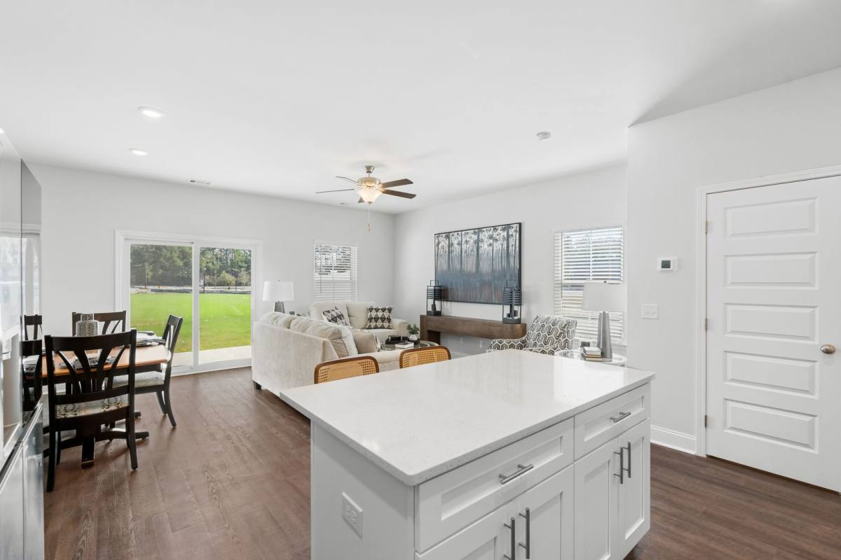 Apartment for rent at 5794 Ogeechee Rd, Savannah, GA 31405