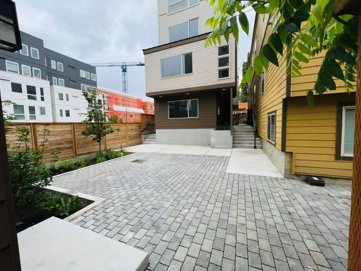 Apartment for rent at 1613-17 S Lane St, Seattle, WA 98144