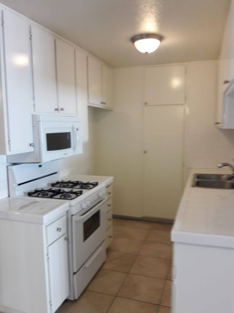 Apartment for rent at 15045 Magnolia Blvd, Sherman Oaks, CA 91403