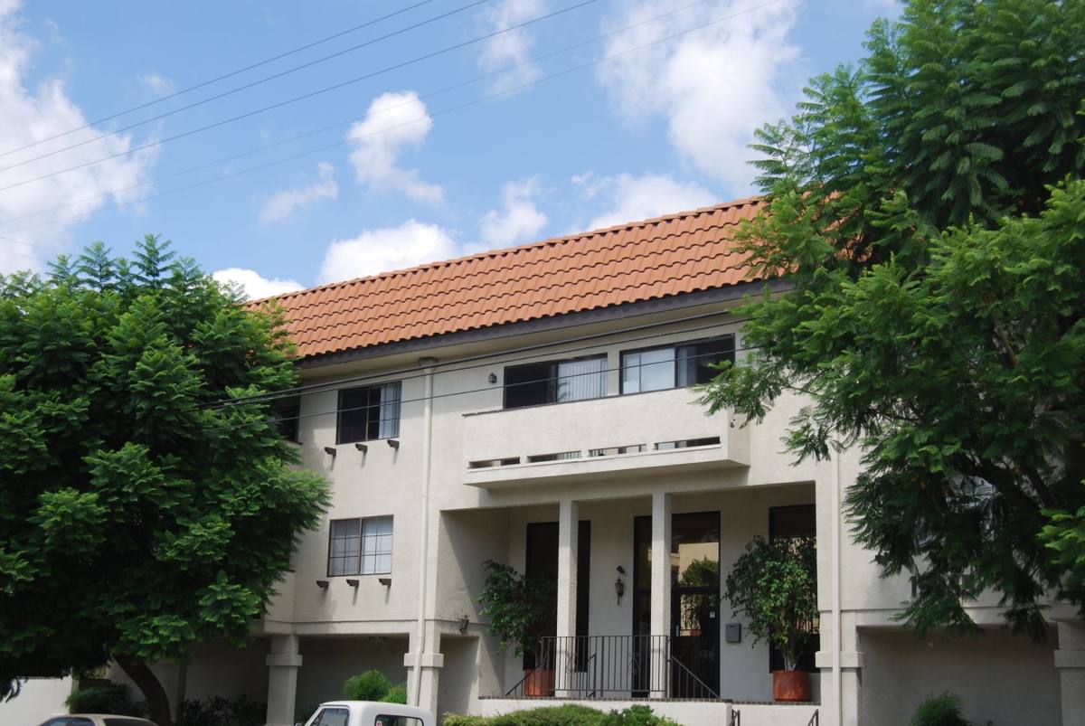 Apartment for rent at 15045 Magnolia Blvd, Sherman Oaks, CA 91403