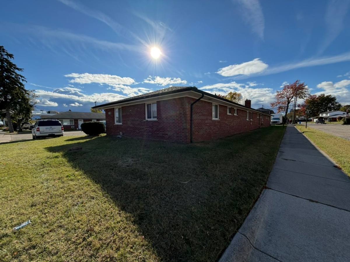 Apartment for rent at 28645 John R, Madison Heights, MI 48071