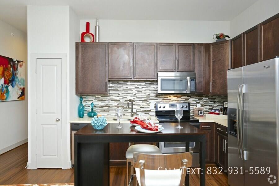 Apartment for rent at 1300 Montrose Blvd #AOWD, Houston, TX 77019