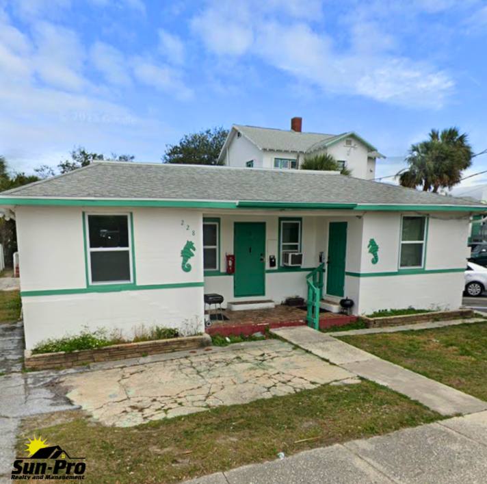 Apartment for rent at 228 N Oleander Ave, Daytona Beach, FL 32118