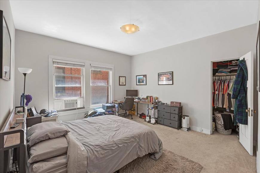 Apartment for rent at 429 W Wellington #1A, Chicago, IL 60657