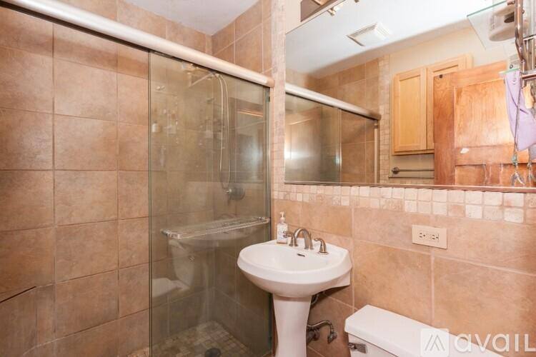 Apartment for rent at 429 W Wellington #1A, Chicago, IL 60657