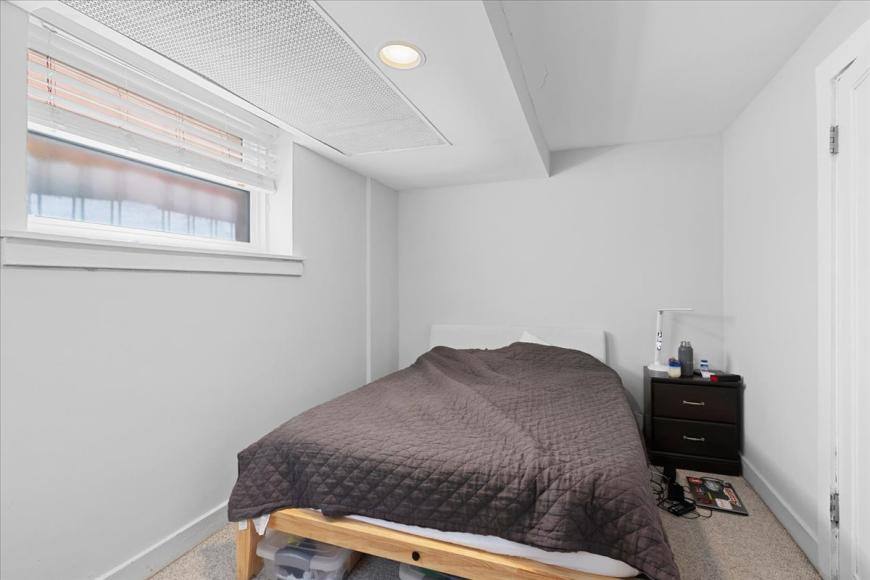 Apartment for rent at 429 W Wellington #1A, Chicago, IL 60657