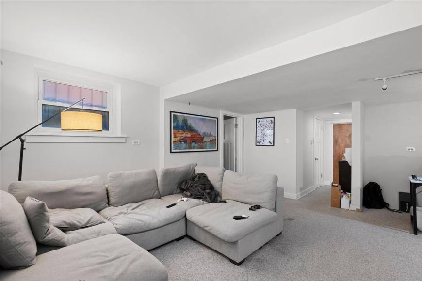 Apartment for rent at 429 W Wellington #1A, Chicago, IL 60657