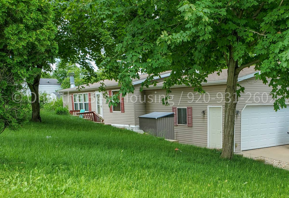 House for rent at 38 Apple Hill Dr, Blue Mounds, WI 53517