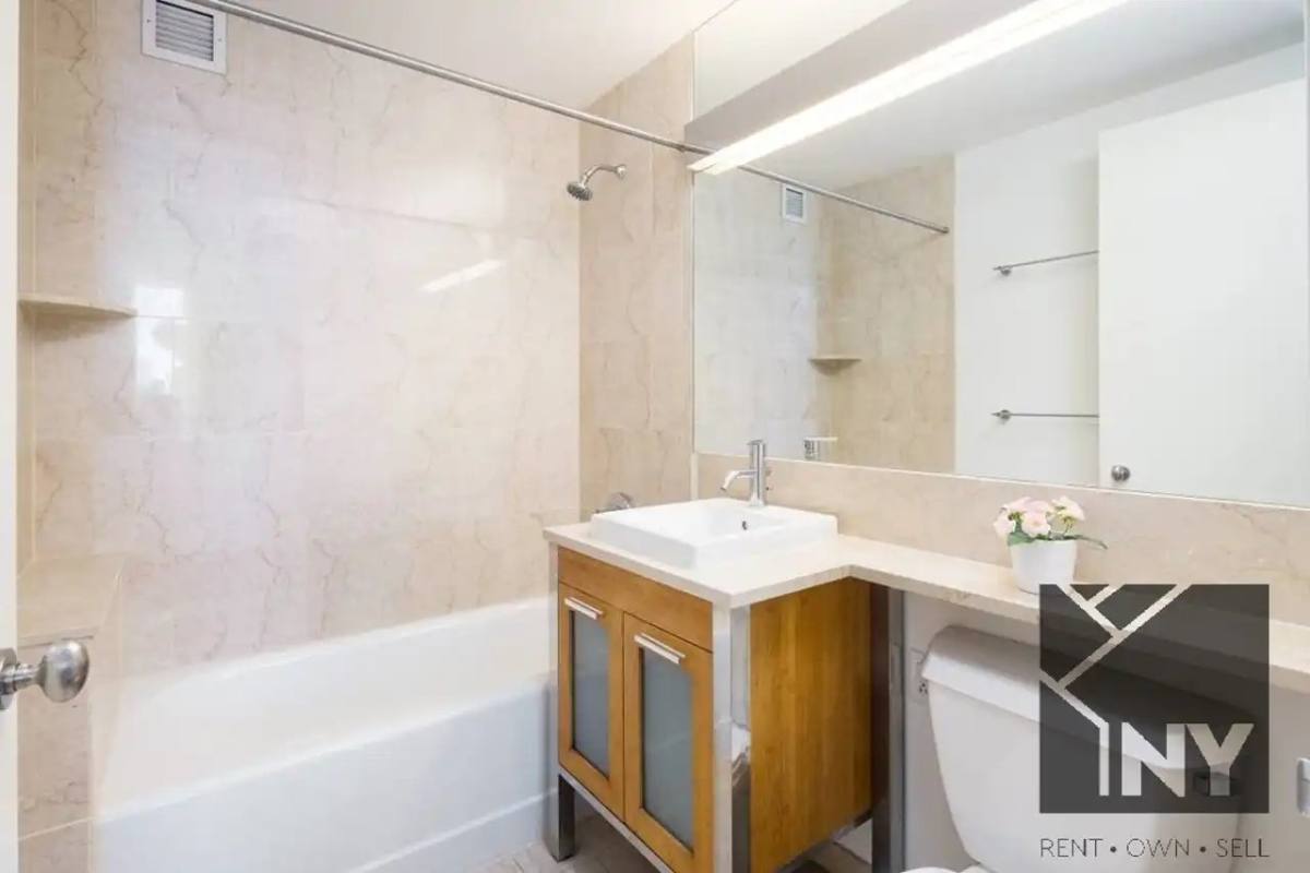 Apartment for rent at 126 Pearl St #22R, New York, NY 10005