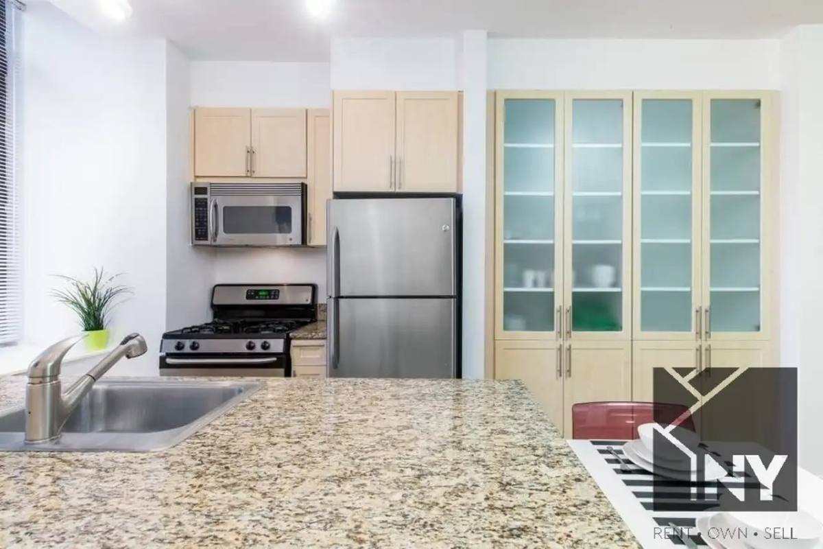 Apartment for rent at 126 Pearl St #19F, New York, NY 10005